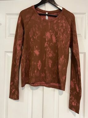 Lululemon long sleeve workout shirt. Rusty brown and pink pattern. Size 14.